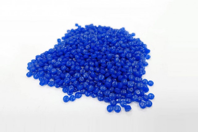 bule-plastic-pellets